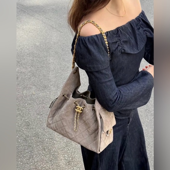 CHANEL 25 Hobo Bag in Small Grey Suede GHW - Picture 10 of 10